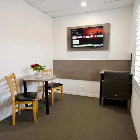 Chalet Motor Inn Bundaberg Bagian luar foto