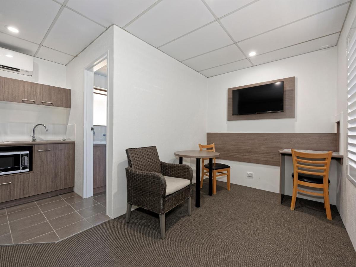 Chalet Motor Inn Bundaberg Bagian luar foto