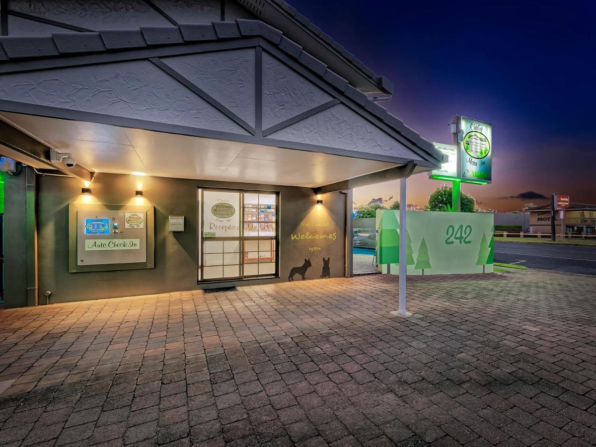 Chalet Motor Inn Bundaberg Bagian luar foto