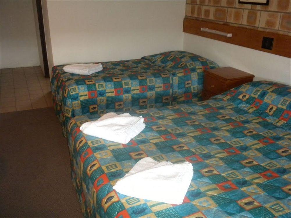 Chalet Motor Inn Bundaberg Bagian luar foto