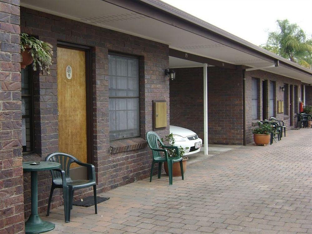 Chalet Motor Inn Bundaberg Bagian luar foto