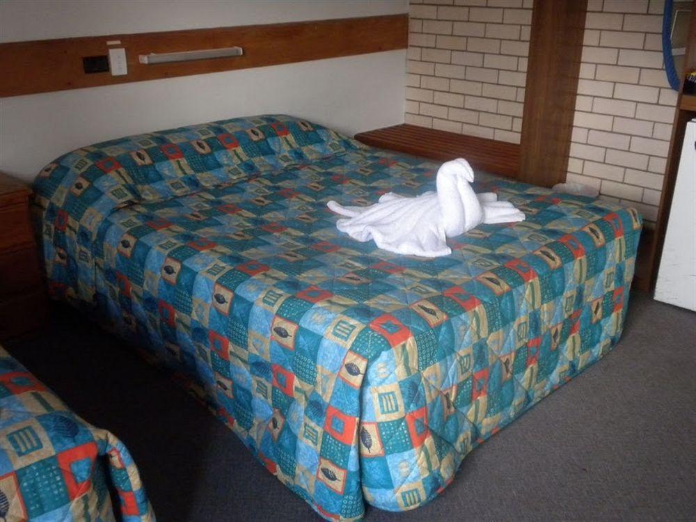 Chalet Motor Inn Bundaberg Bagian luar foto