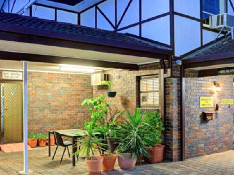 Chalet Motor Inn Bundaberg Bagian luar foto