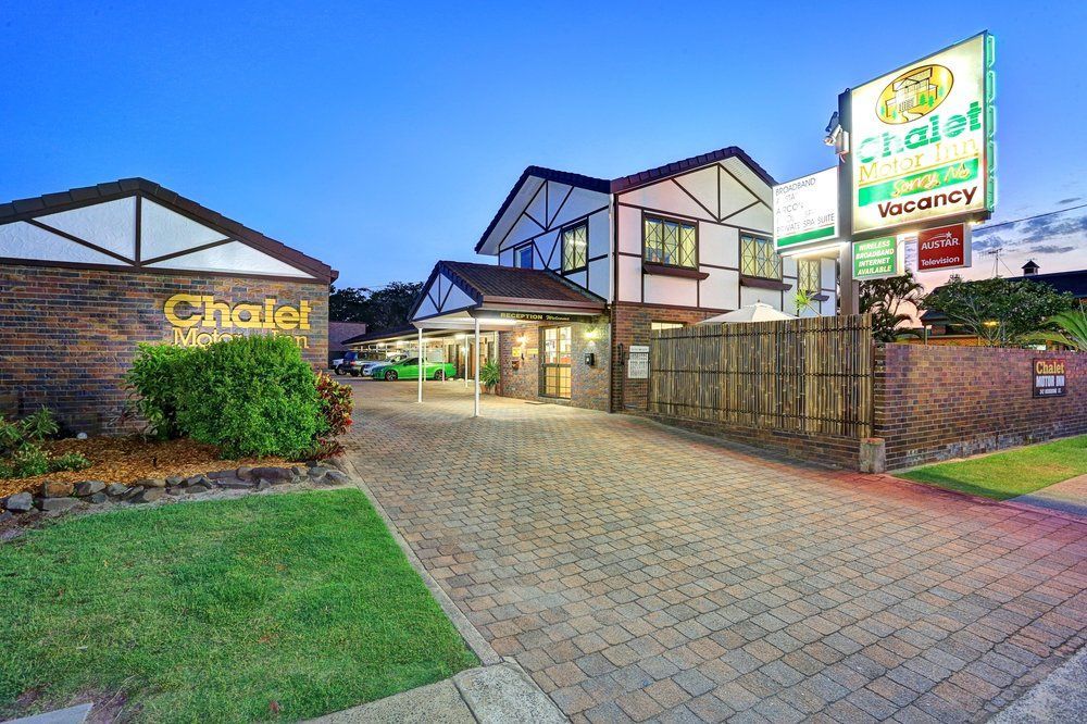 Chalet Motor Inn Bundaberg Bagian luar foto