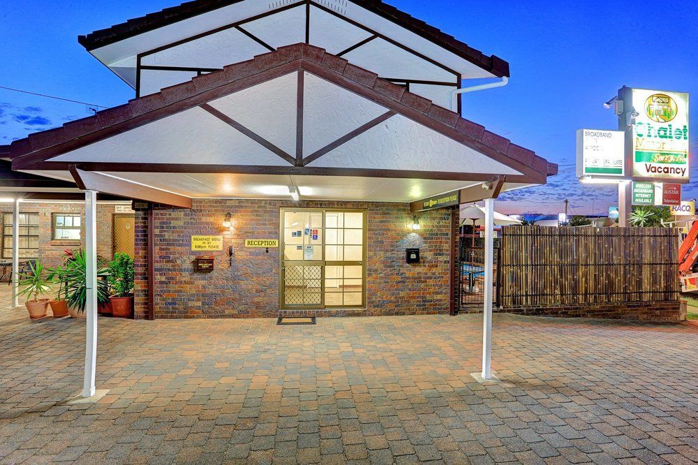 Chalet Motor Inn Bundaberg Bagian luar foto