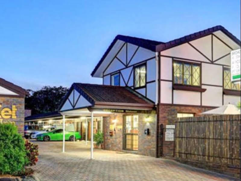 Chalet Motor Inn Bundaberg Bagian luar foto