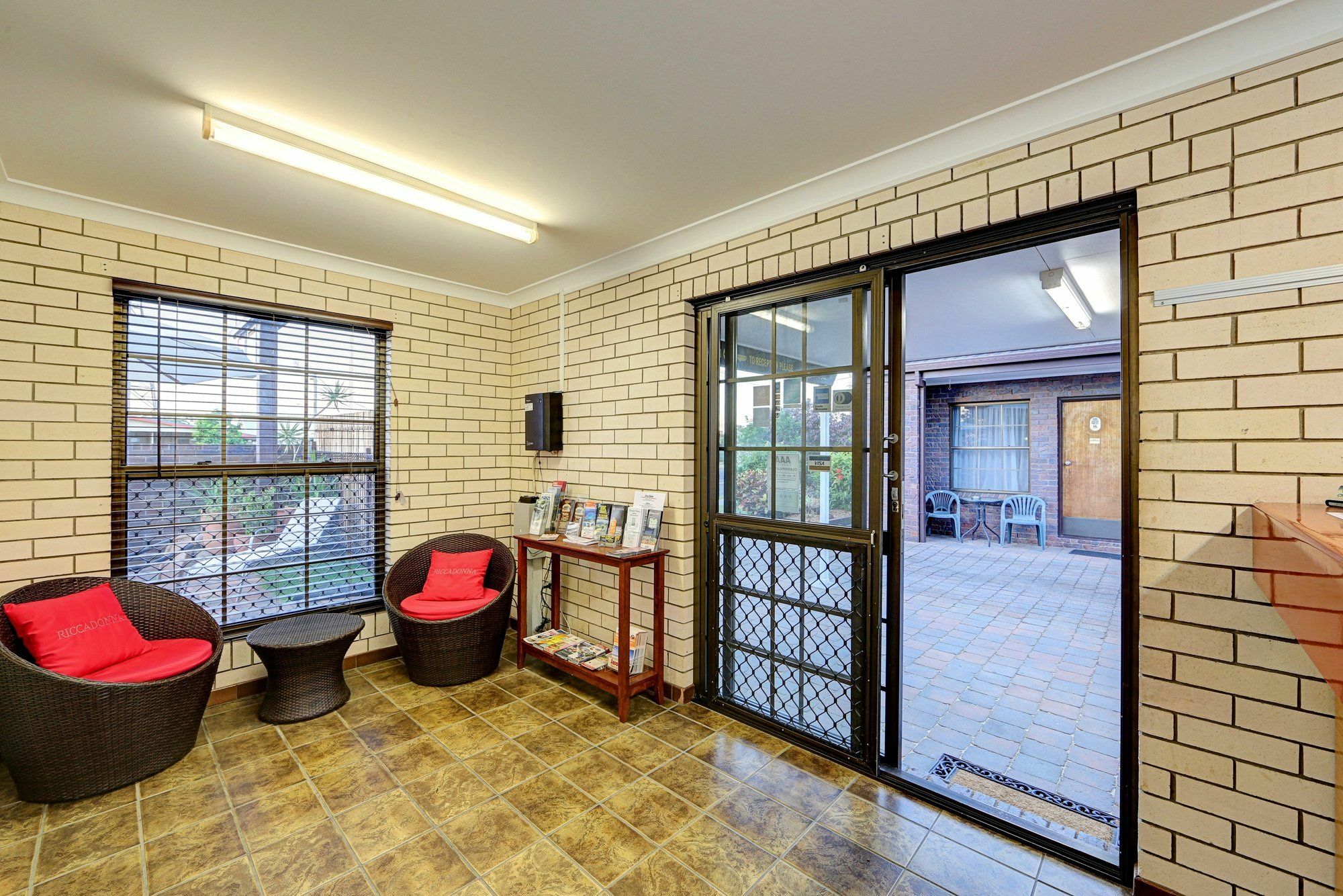 Chalet Motor Inn Bundaberg Bagian luar foto