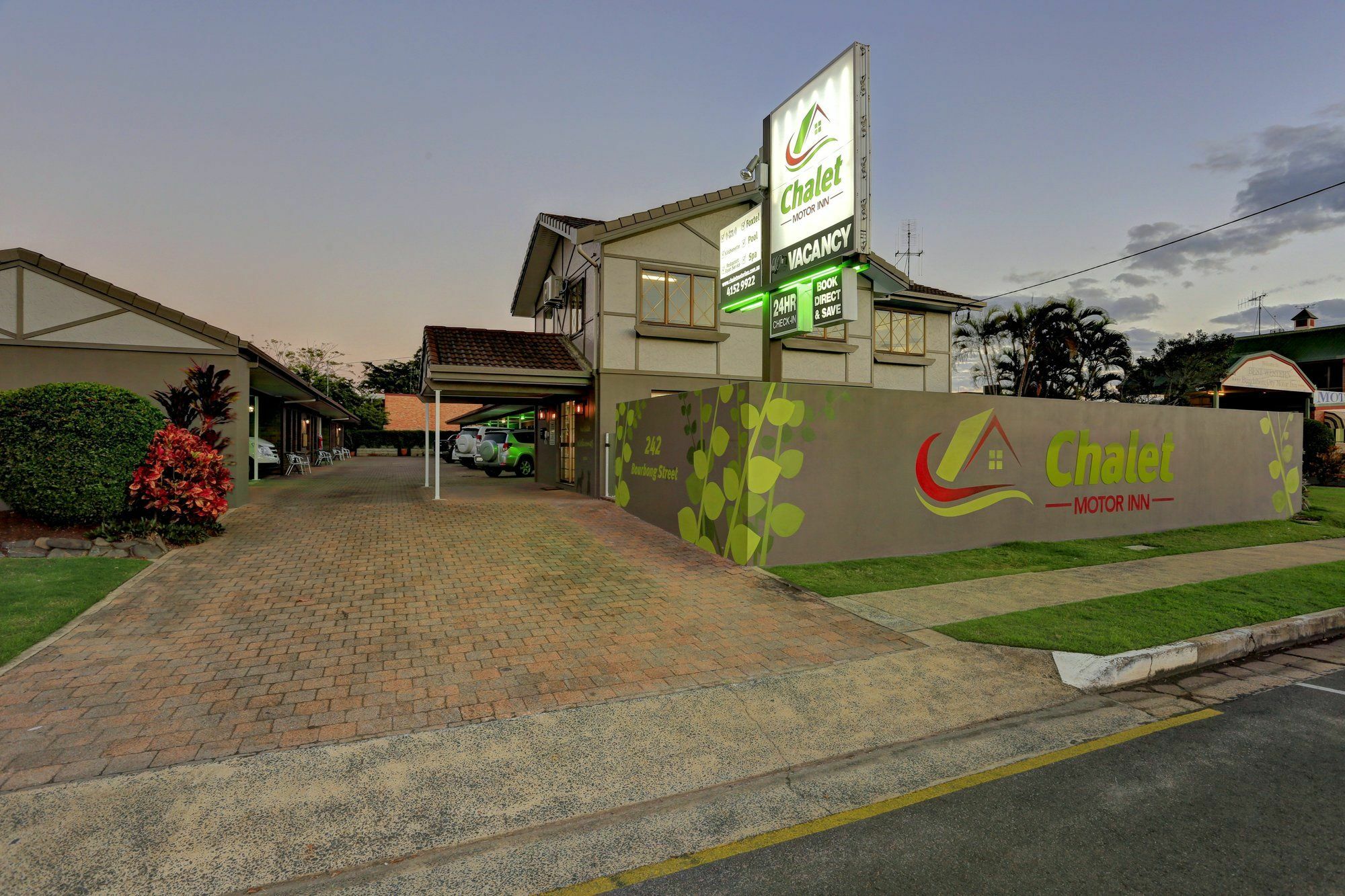 Chalet Motor Inn Bundaberg Bagian luar foto
